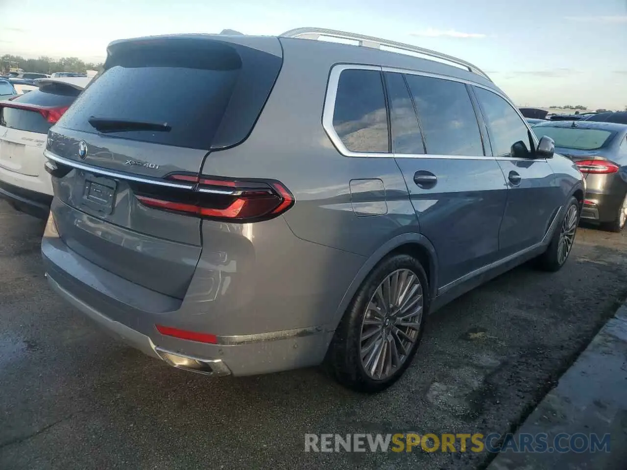 3 Photograph of a damaged car 5UX23EM01R9U97364 BMW X7 2024