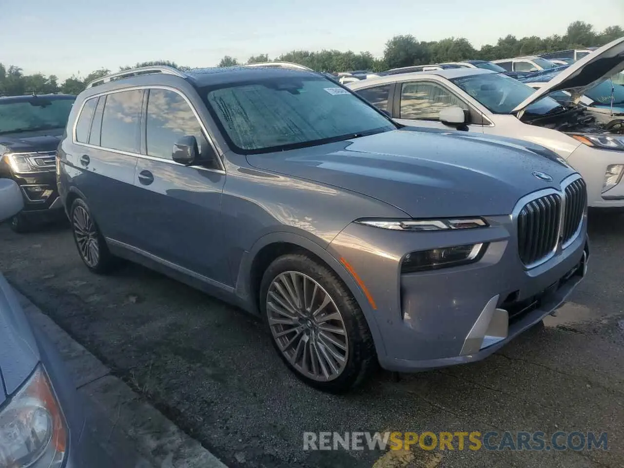 4 Photograph of a damaged car 5UX23EM01R9U97364 BMW X7 2024