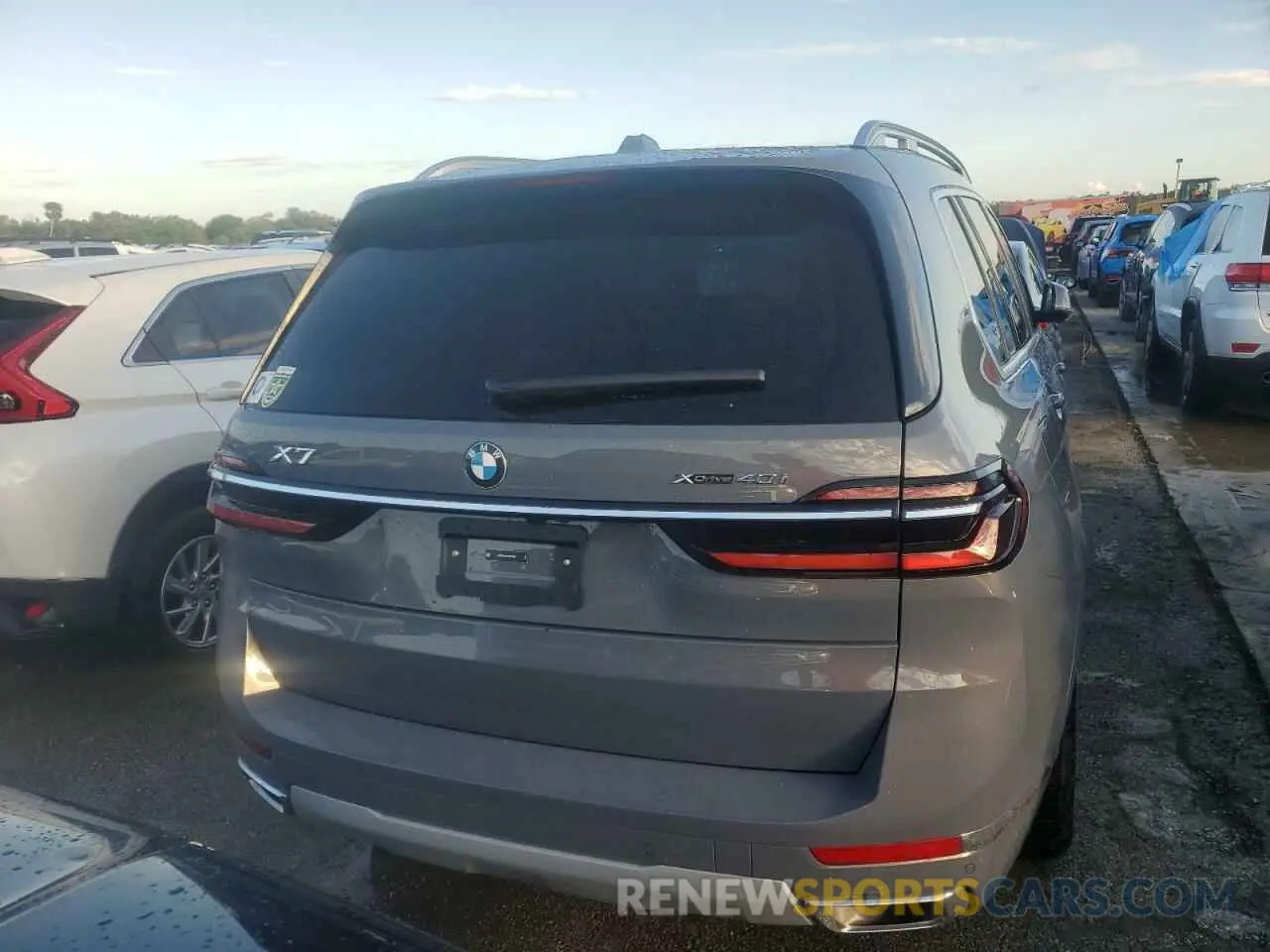6 Photograph of a damaged car 5UX23EM01R9U97364 BMW X7 2024
