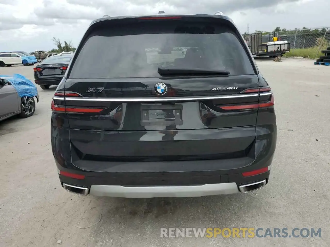 6 Photograph of a damaged car 5UX23EM01R9V45963 BMW X7 2024