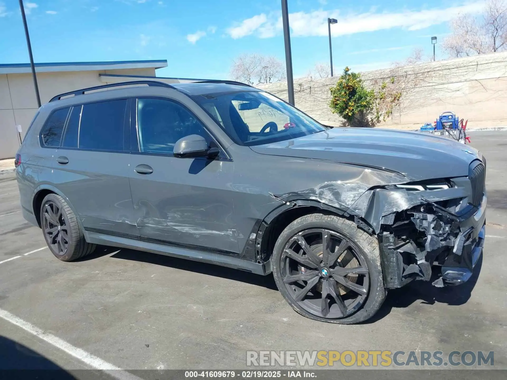 13 Photograph of a damaged car 5UX23EM03R9S44014 BMW X7 2024