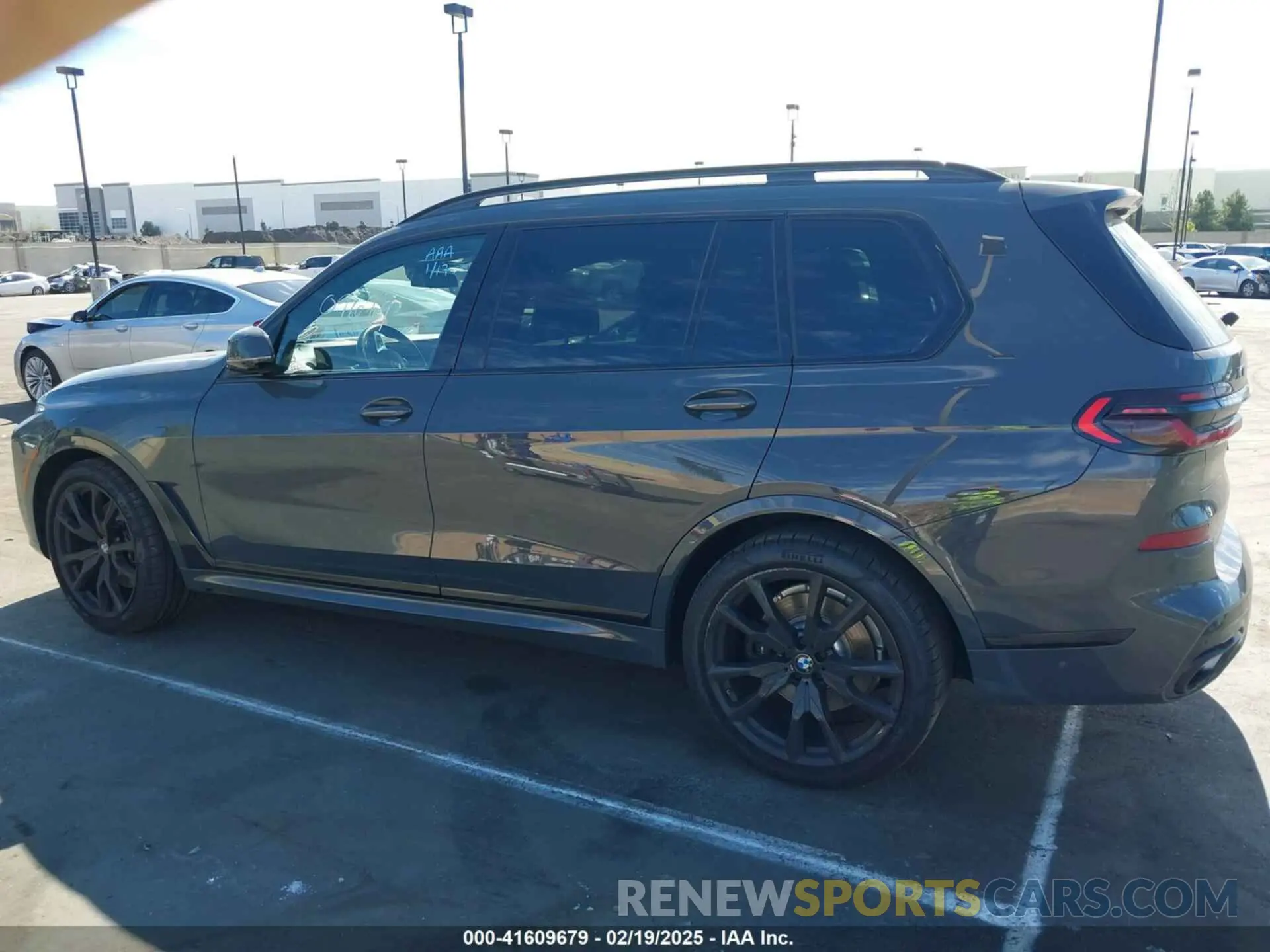 14 Photograph of a damaged car 5UX23EM03R9S44014 BMW X7 2024