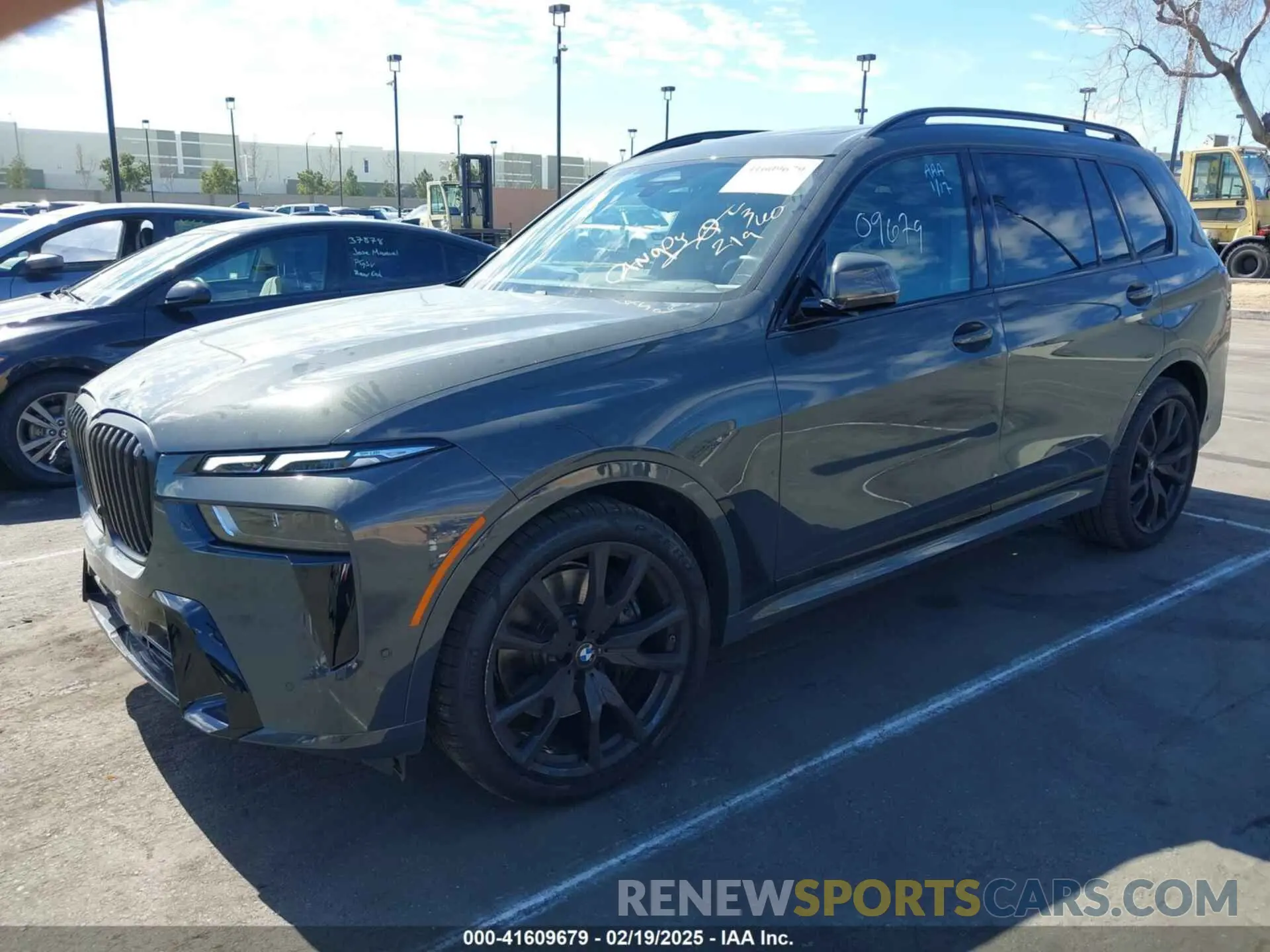 2 Photograph of a damaged car 5UX23EM03R9S44014 BMW X7 2024