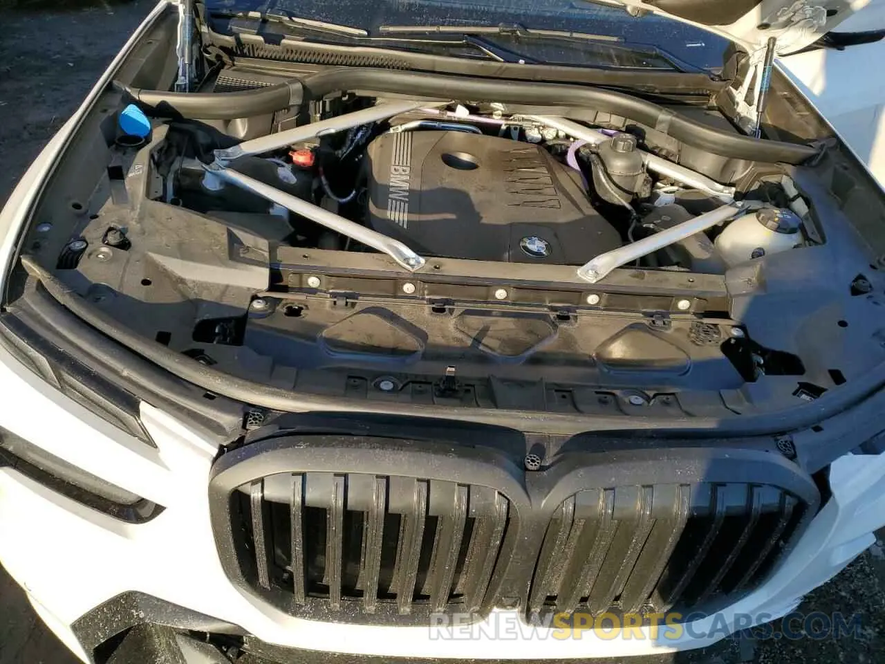 12 Photograph of a damaged car 5UX23EM03R9U48988 BMW X7 2024