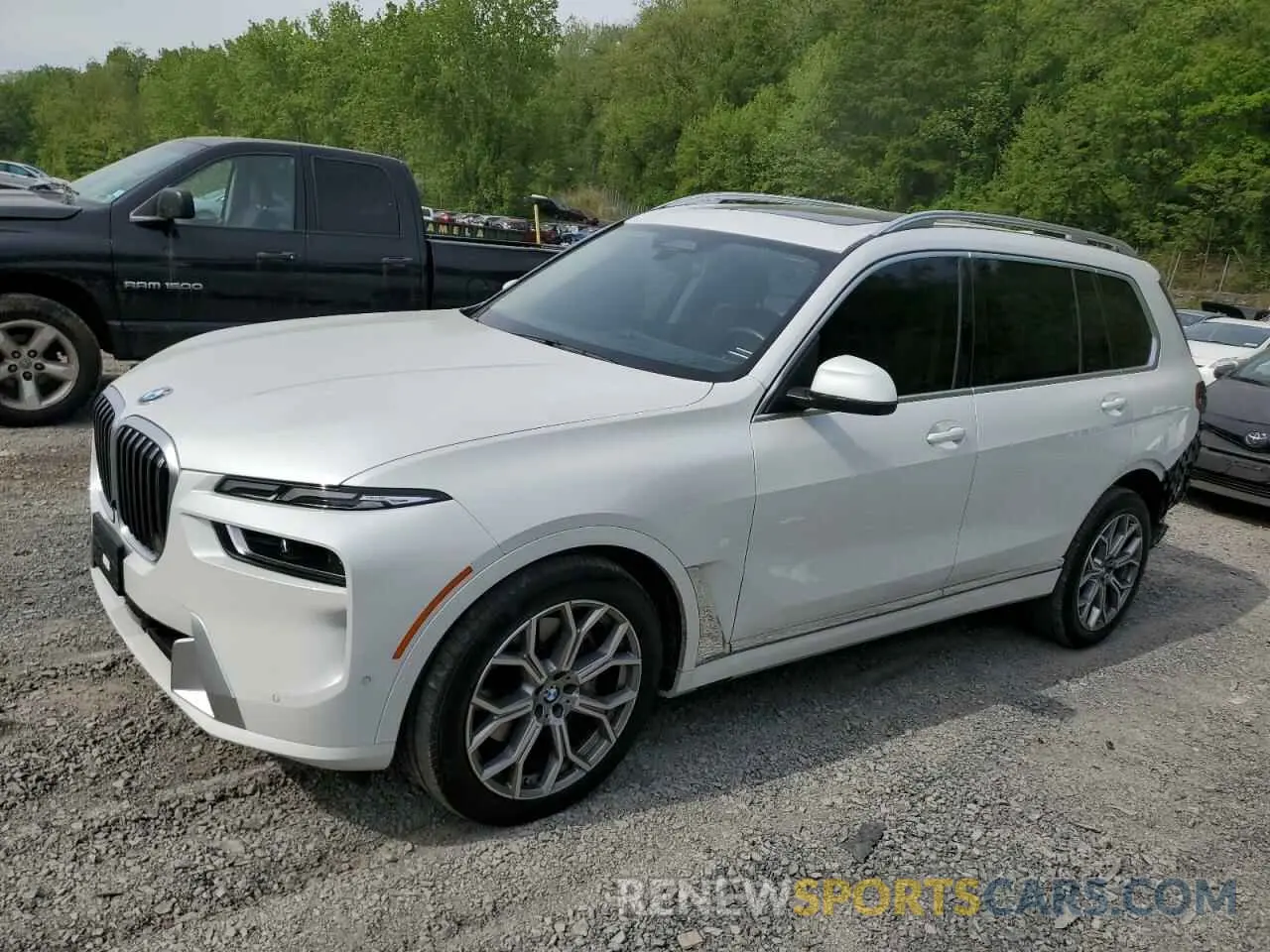 1 Photograph of a damaged car 5UX23EM03R9U92778 BMW X7 2024