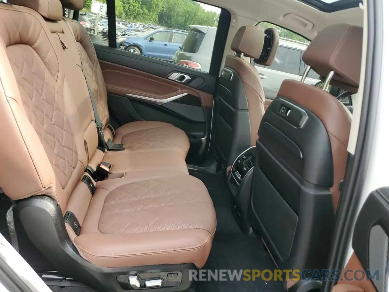 11 Photograph of a damaged car 5UX23EM03R9U92778 BMW X7 2024