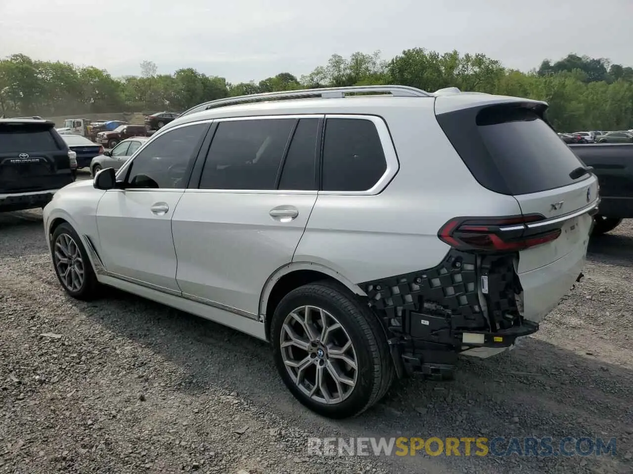 2 Photograph of a damaged car 5UX23EM03R9U92778 BMW X7 2024
