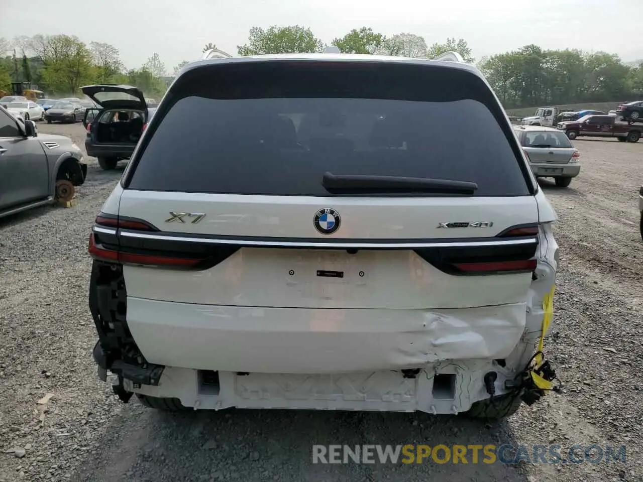 6 Photograph of a damaged car 5UX23EM03R9U92778 BMW X7 2024