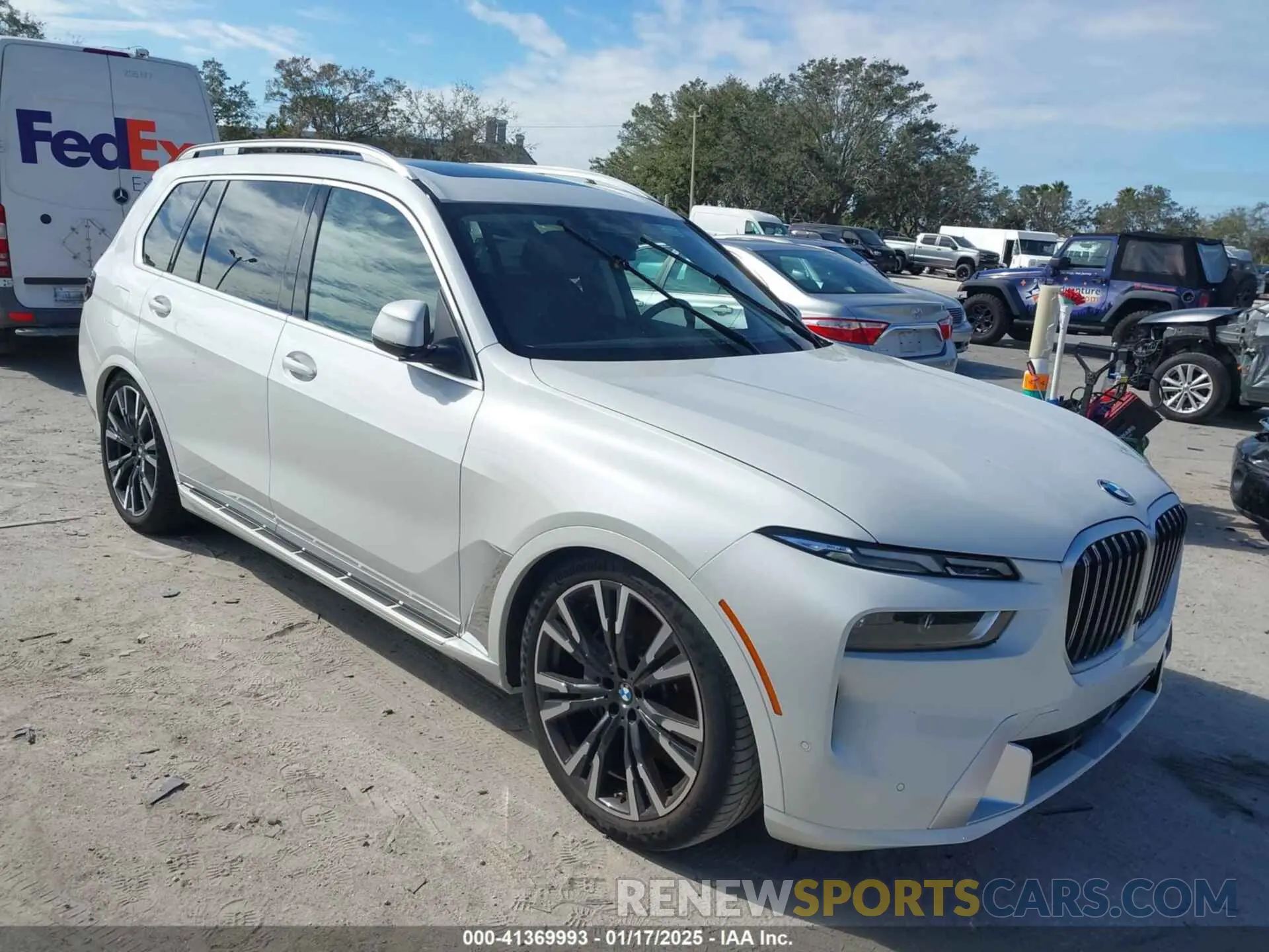 1 Photograph of a damaged car 5UX23EM03R9V69407 BMW X7 2024
