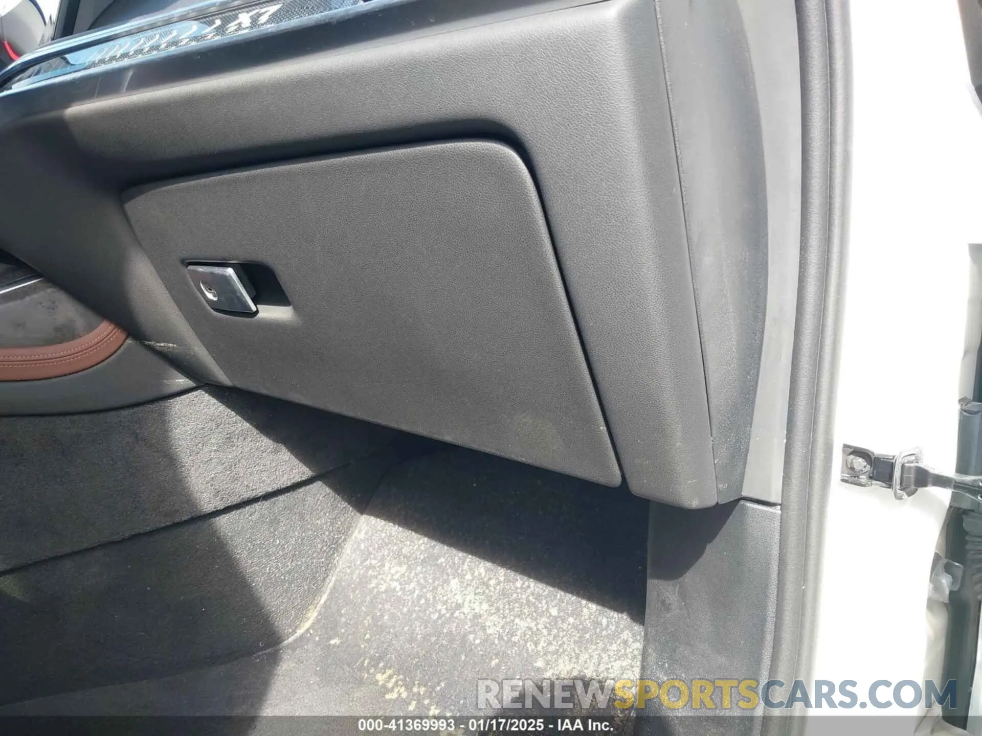 14 Photograph of a damaged car 5UX23EM03R9V69407 BMW X7 2024