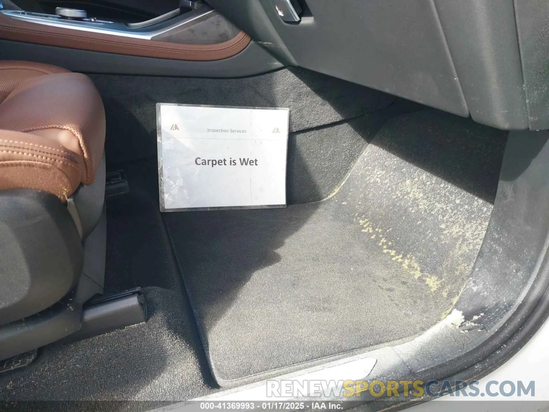15 Photograph of a damaged car 5UX23EM03R9V69407 BMW X7 2024