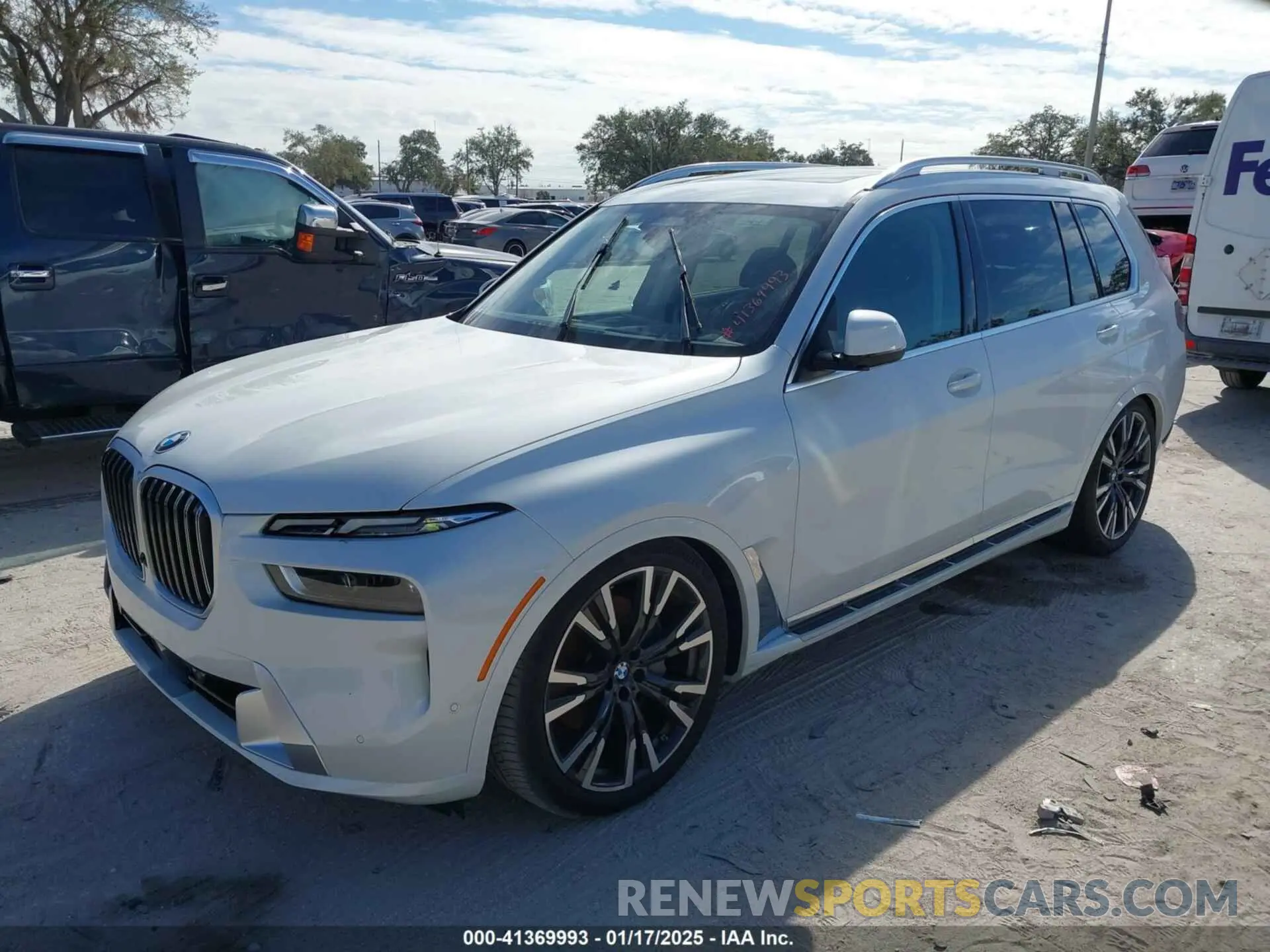 2 Photograph of a damaged car 5UX23EM03R9V69407 BMW X7 2024
