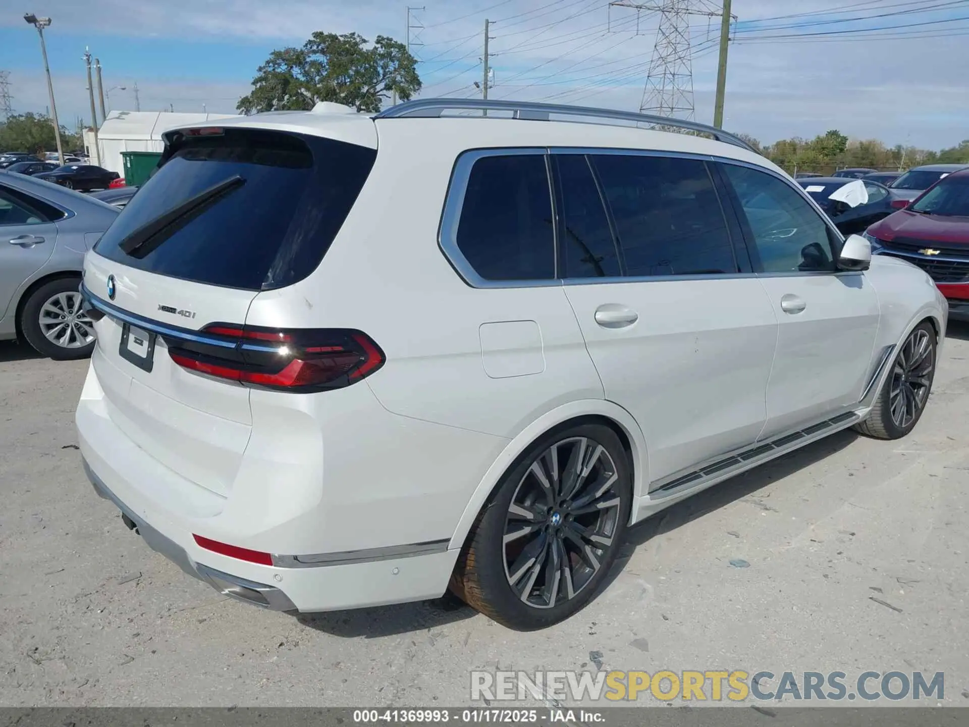 4 Photograph of a damaged car 5UX23EM03R9V69407 BMW X7 2024