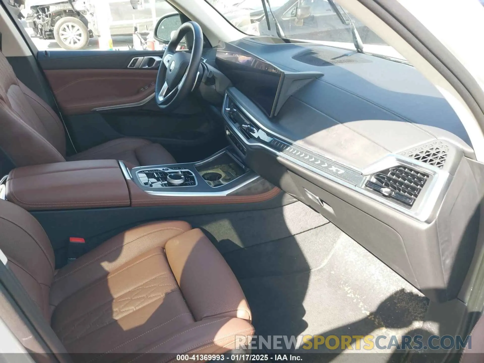 5 Photograph of a damaged car 5UX23EM03R9V69407 BMW X7 2024