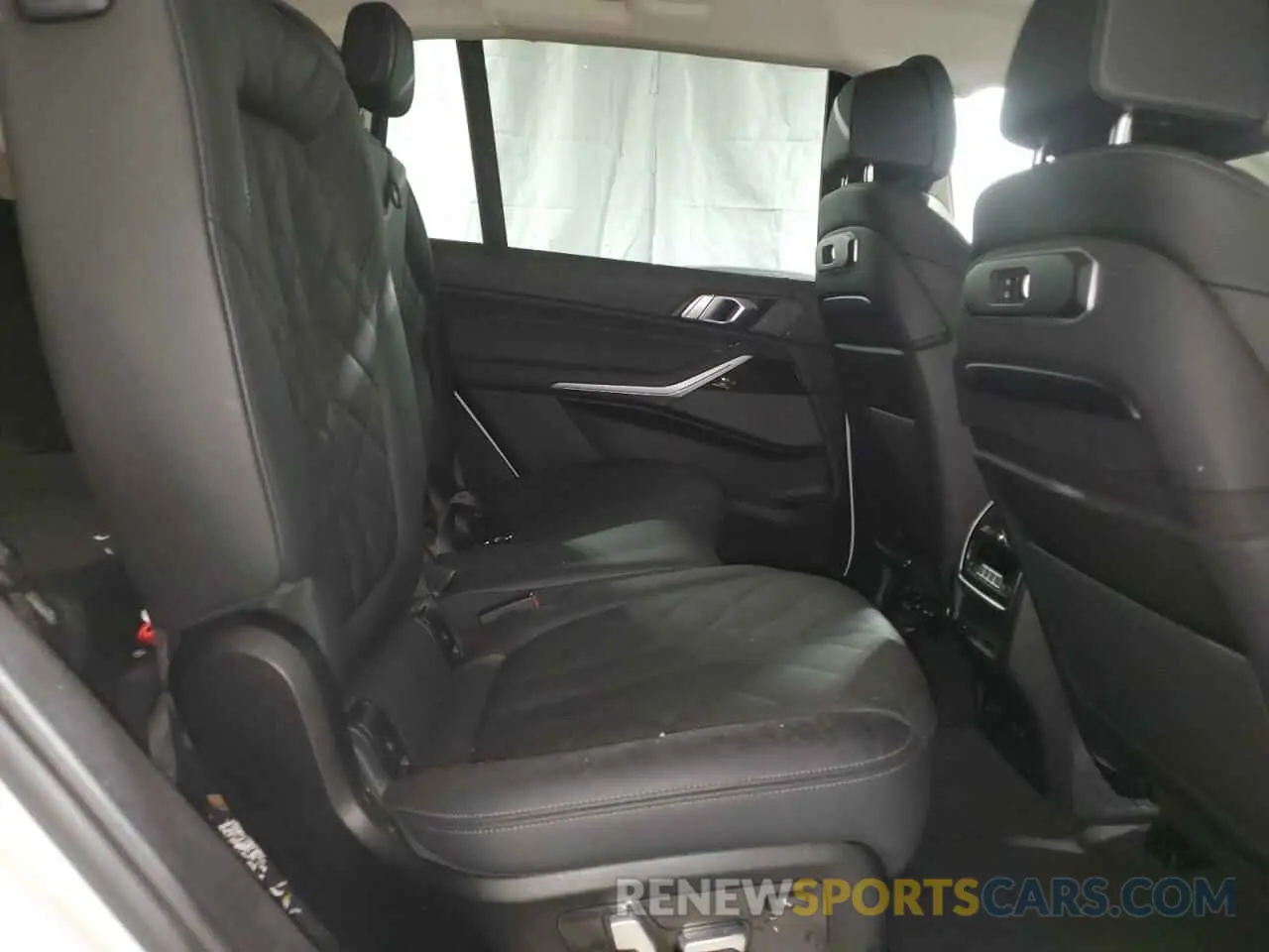 11 Photograph of a damaged car 5UX23EM04R9T72679 BMW X7 2024