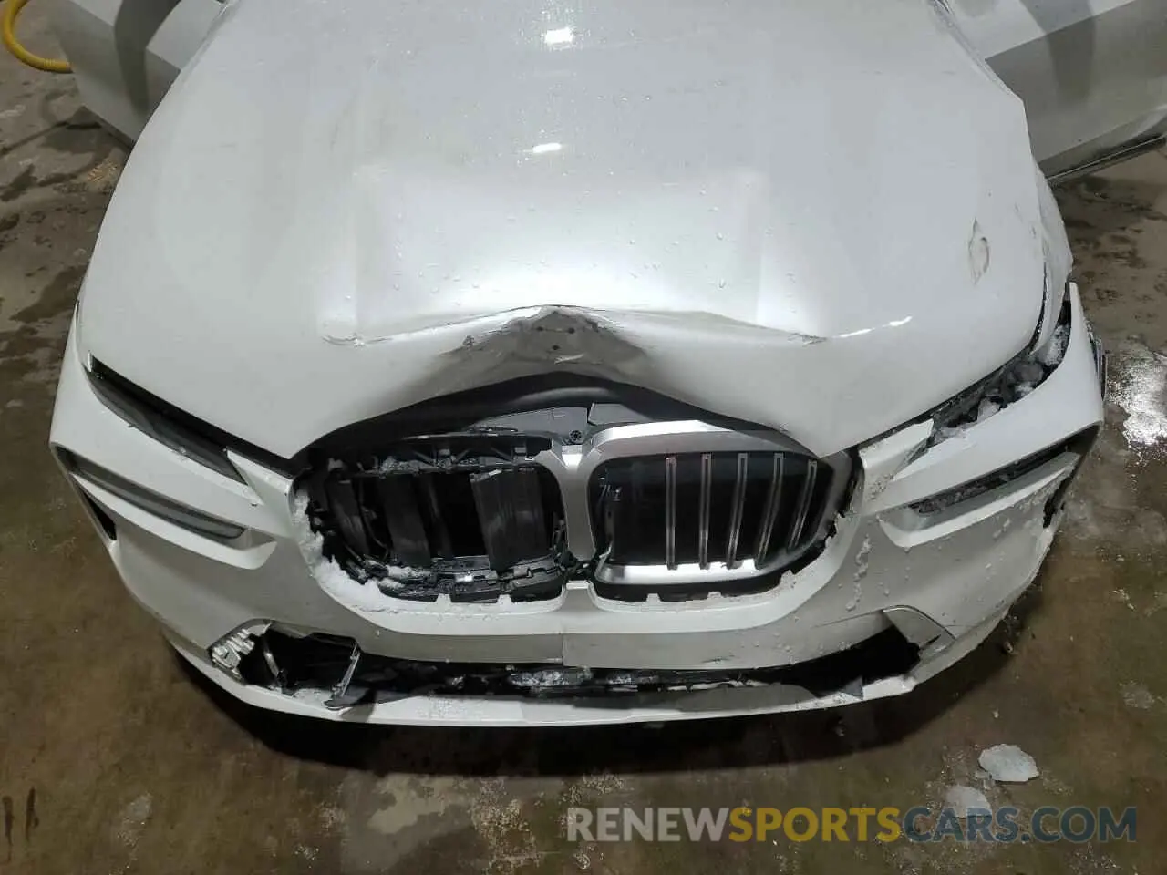 12 Photograph of a damaged car 5UX23EM04R9T72679 BMW X7 2024