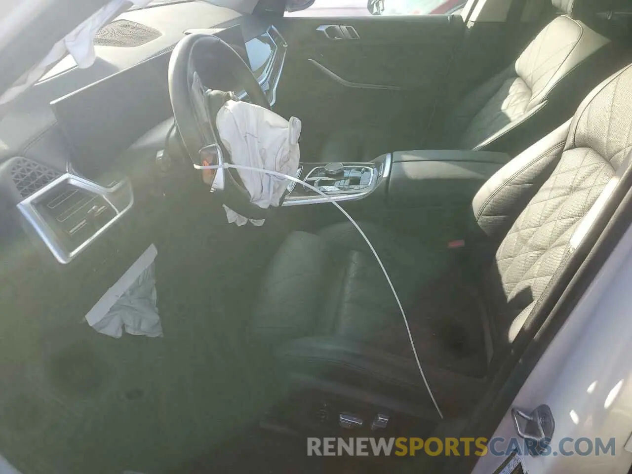 7 Photograph of a damaged car 5UX23EM04R9T72679 BMW X7 2024