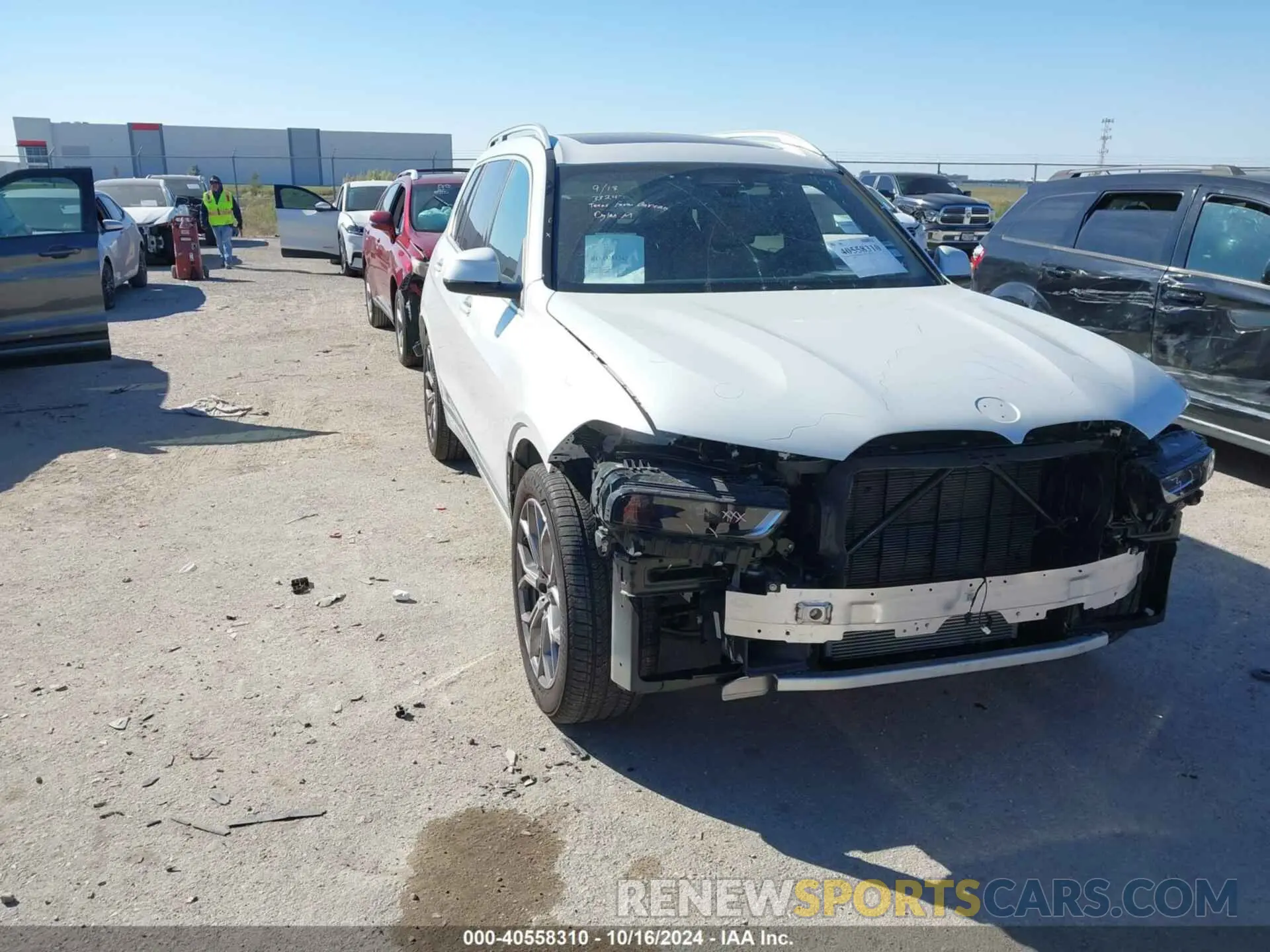 1 Photograph of a damaged car 5UX23EM04R9T93287 BMW X7 2024