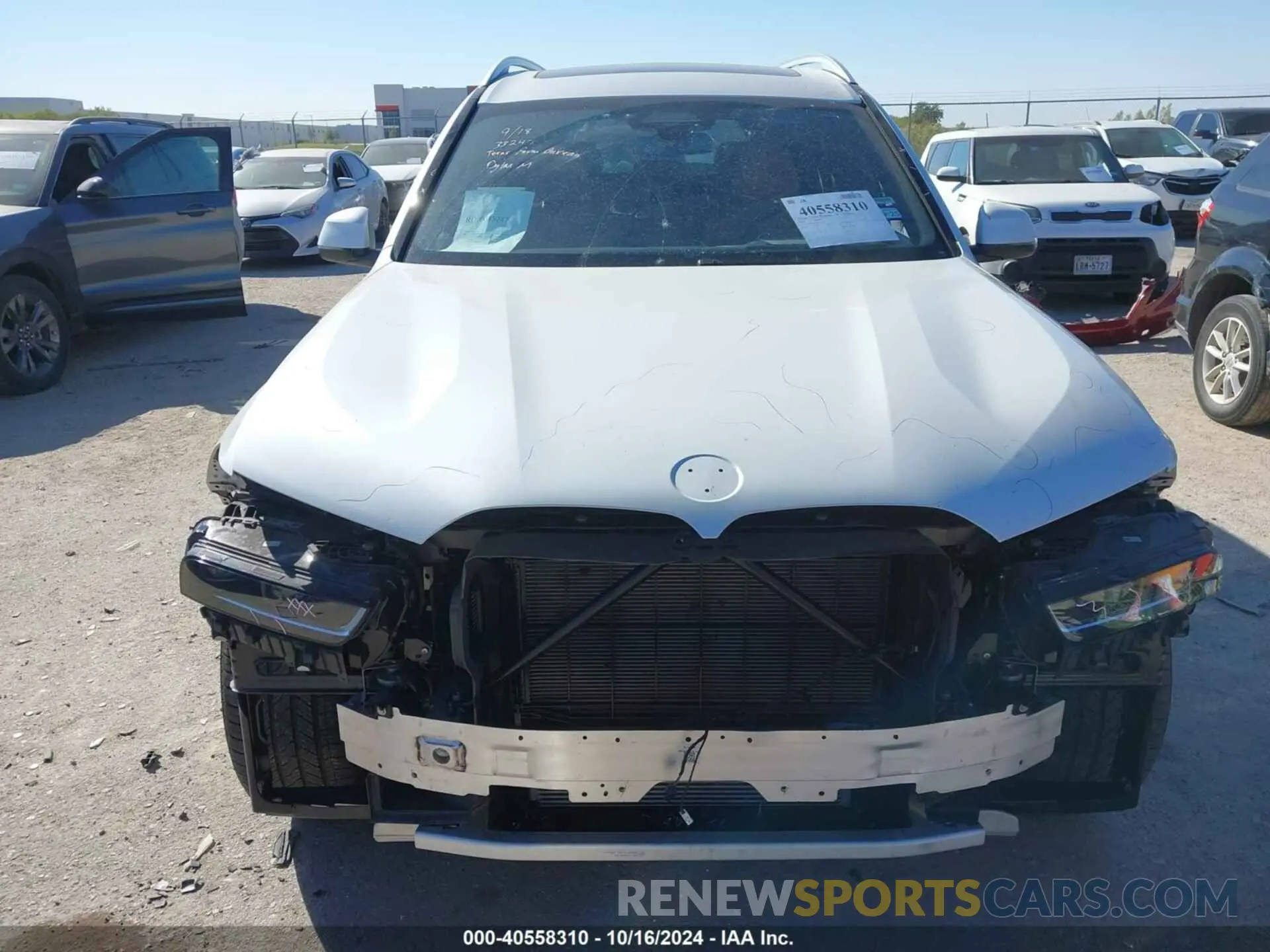 12 Photograph of a damaged car 5UX23EM04R9T93287 BMW X7 2024