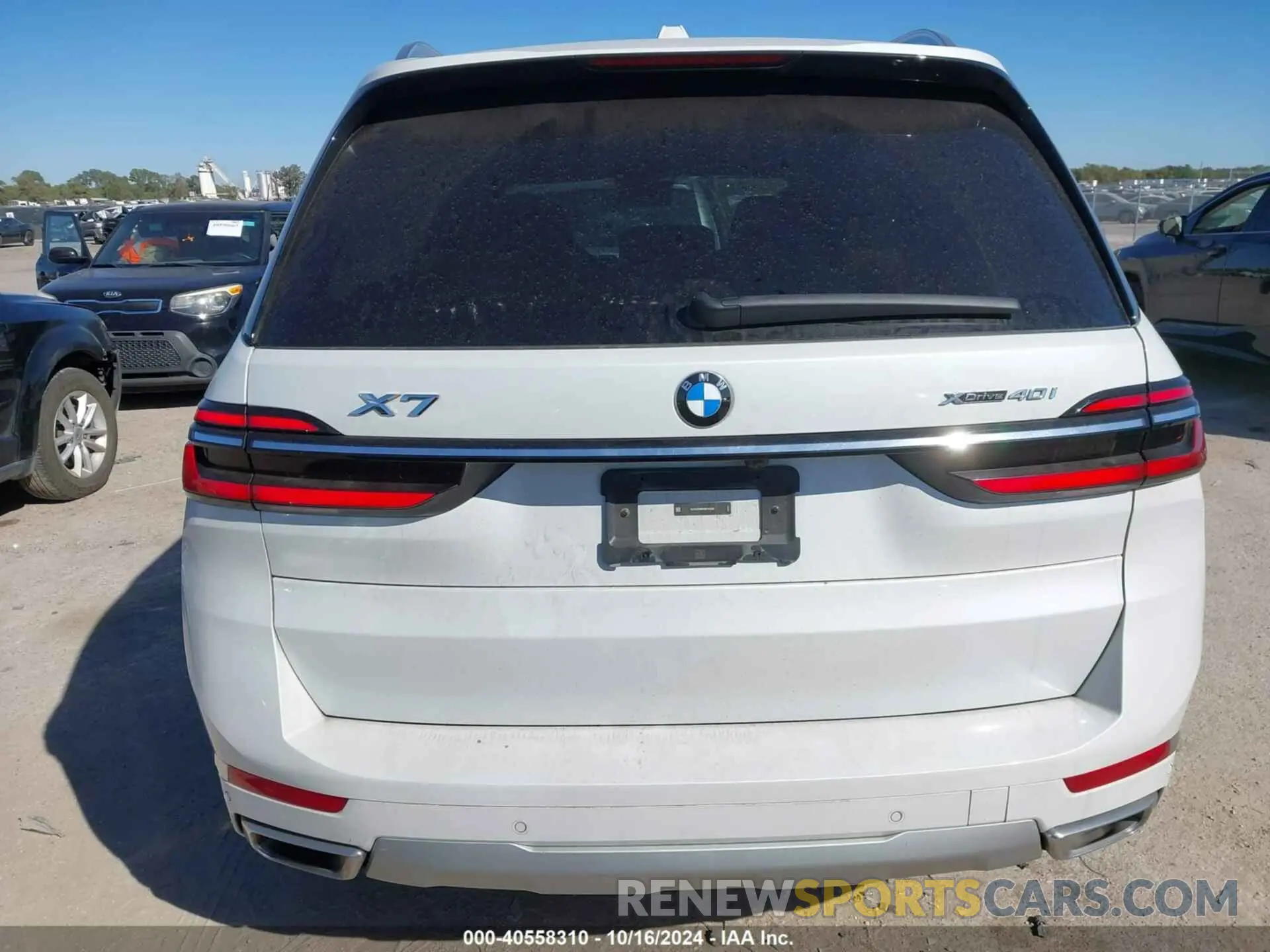 16 Photograph of a damaged car 5UX23EM04R9T93287 BMW X7 2024