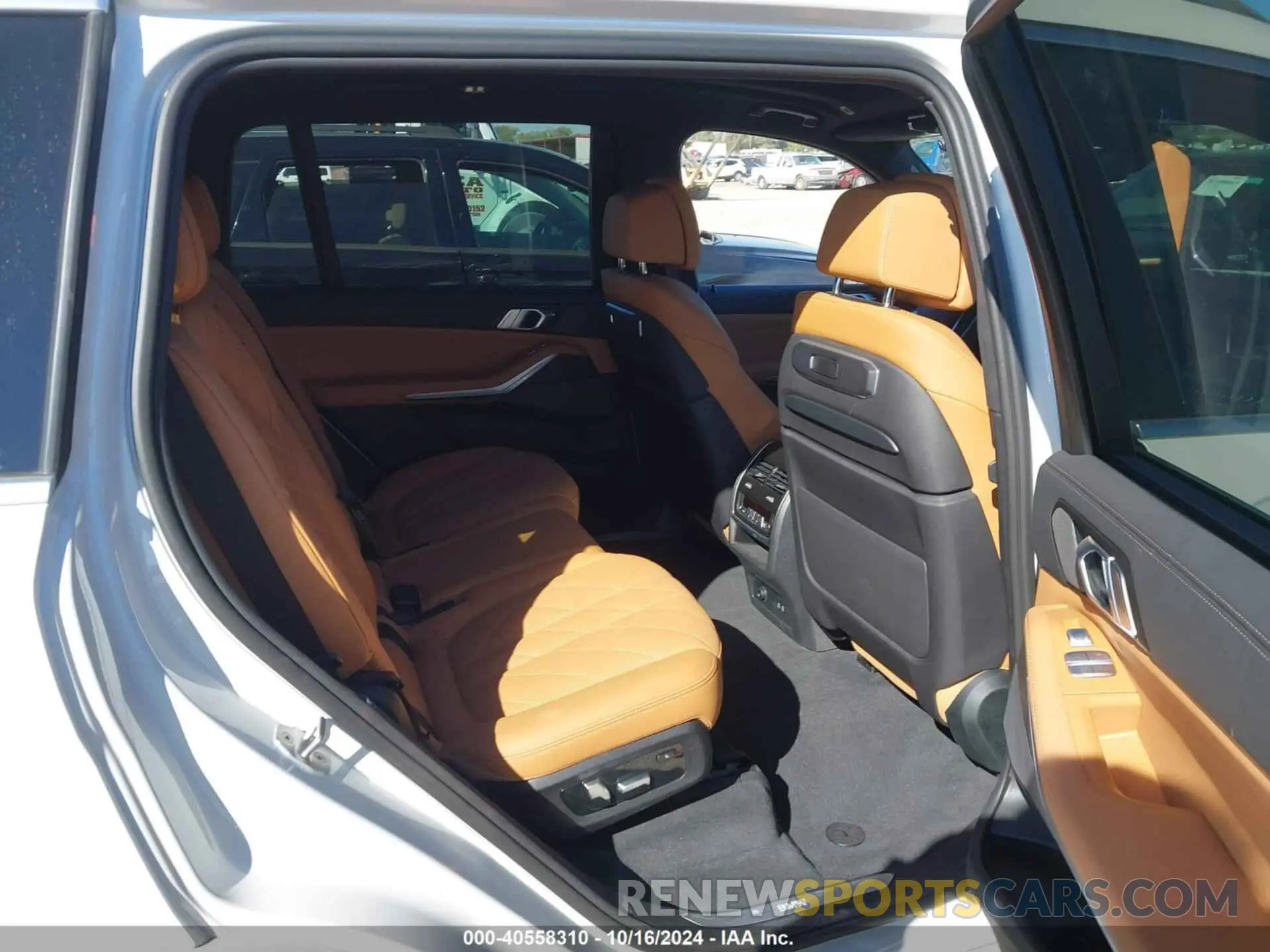 8 Photograph of a damaged car 5UX23EM04R9T93287 BMW X7 2024