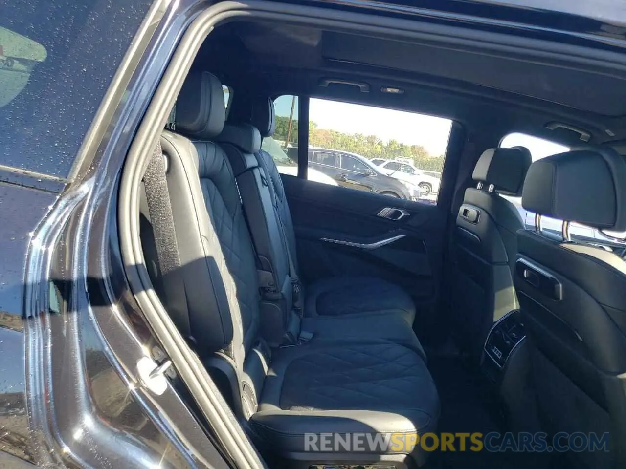 11 Photograph of a damaged car 5UX23EM04R9V24685 BMW X7 2024