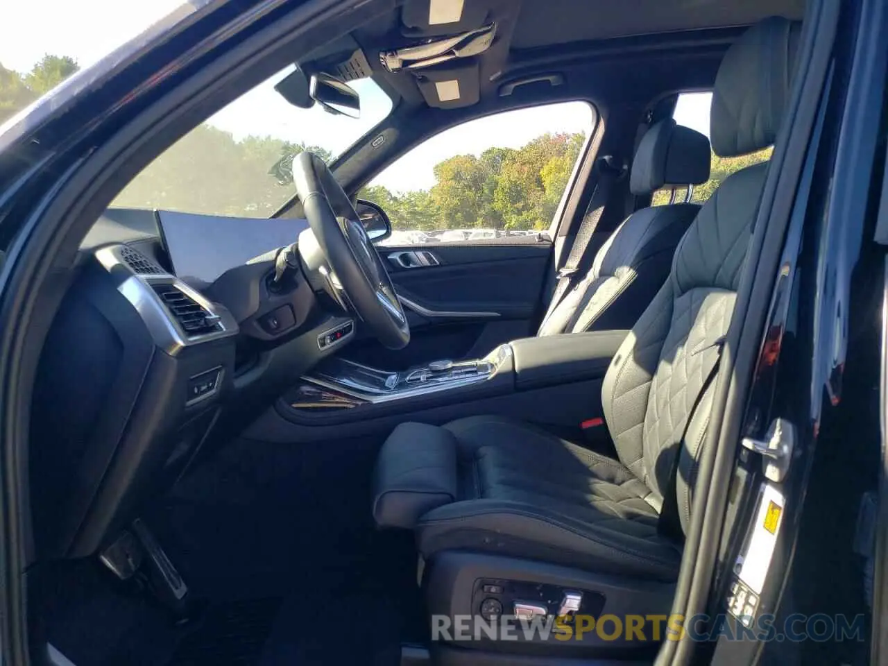 7 Photograph of a damaged car 5UX23EM04R9V24685 BMW X7 2024
