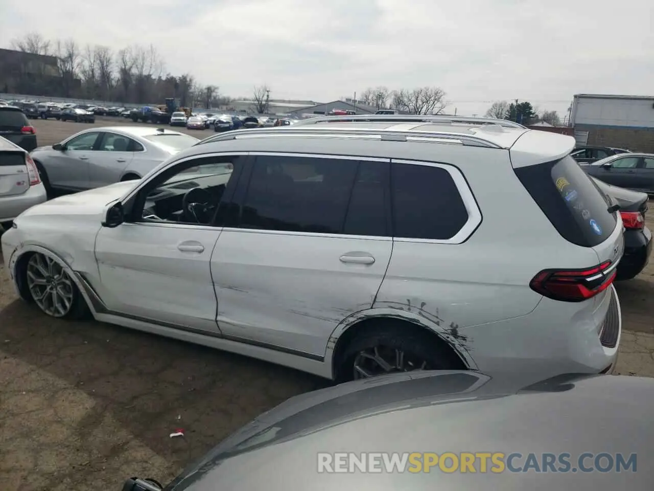 2 Photograph of a damaged car 5UX23EM05R9T00924 BMW X7 2024
