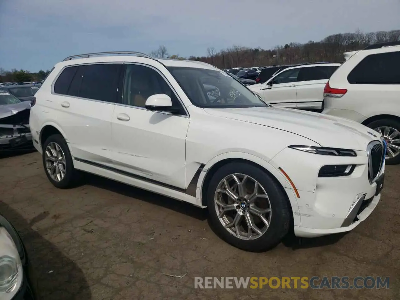 4 Photograph of a damaged car 5UX23EM05R9T00924 BMW X7 2024