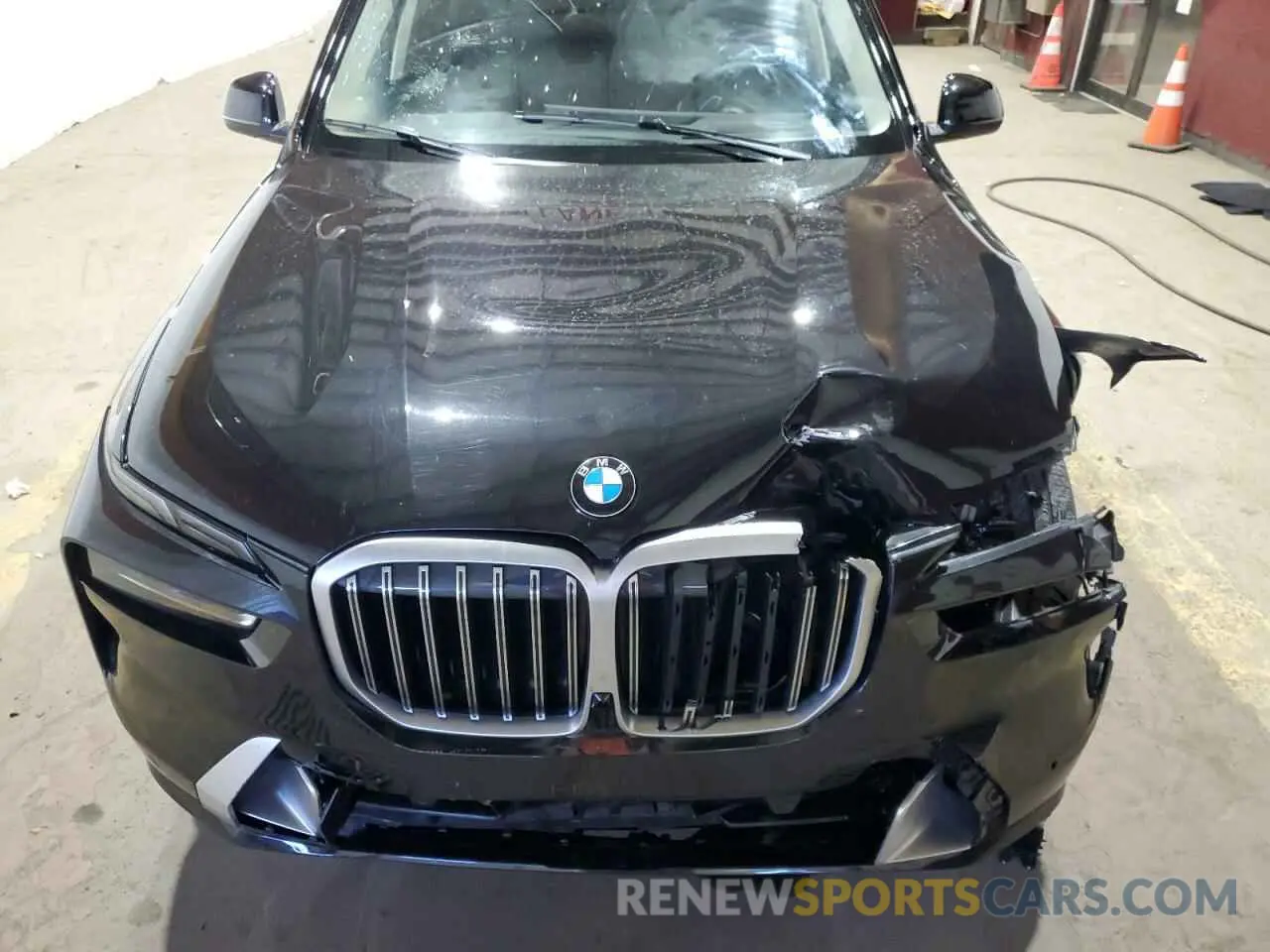 12 Photograph of a damaged car 5UX23EM05R9T27248 BMW X7 2024