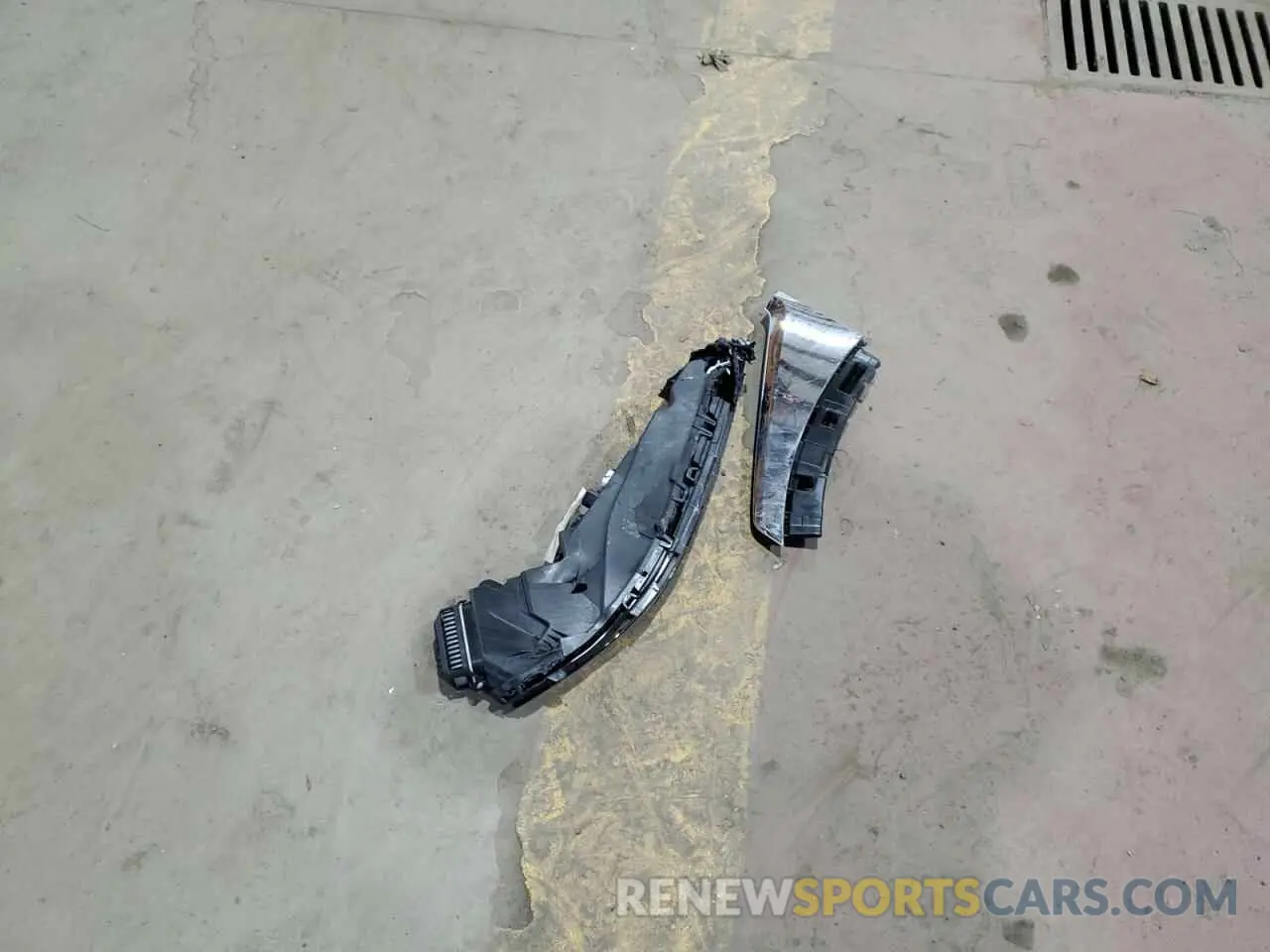 13 Photograph of a damaged car 5UX23EM05R9T27248 BMW X7 2024