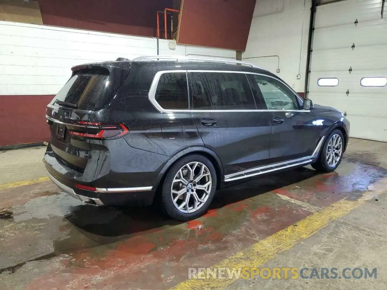 3 Photograph of a damaged car 5UX23EM05R9T27248 BMW X7 2024