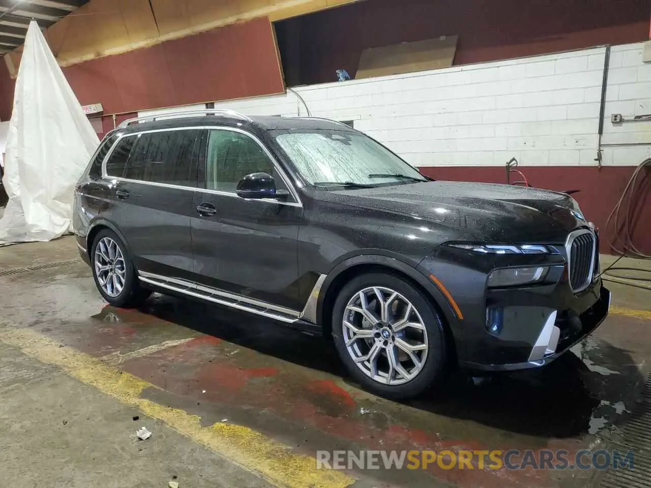 4 Photograph of a damaged car 5UX23EM05R9T27248 BMW X7 2024
