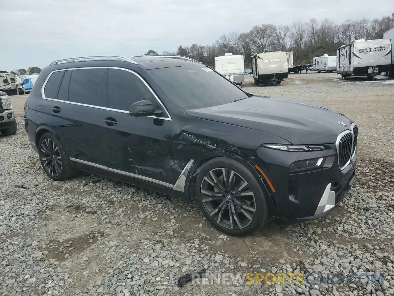 4 Photograph of a damaged car 5UX23EM05R9V44573 BMW X7 2024