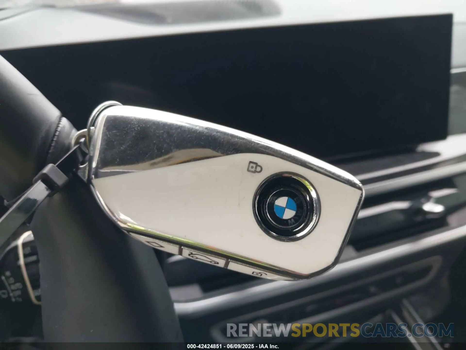 11 Photograph of a damaged car 5UX23EM05R9V63673 BMW X7 2024