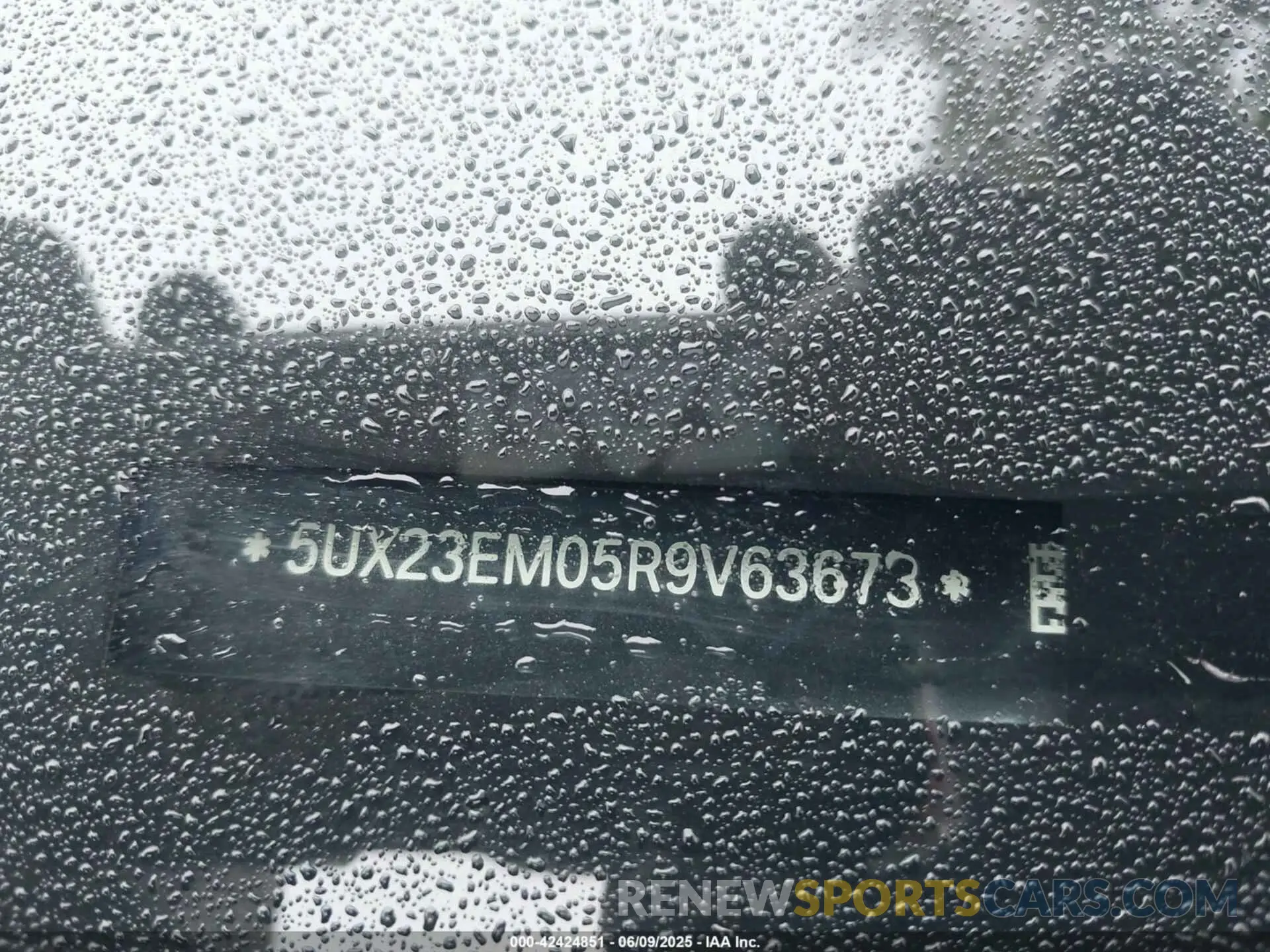 17 Photograph of a damaged car 5UX23EM05R9V63673 BMW X7 2024