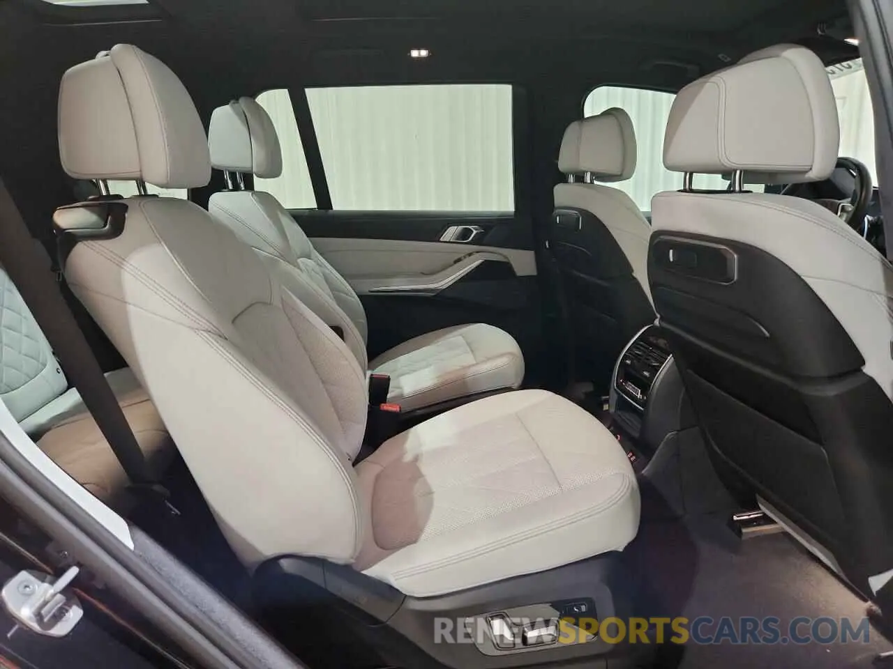 11 Photograph of a damaged car 5UX23EM06R9S18619 BMW X7 2024