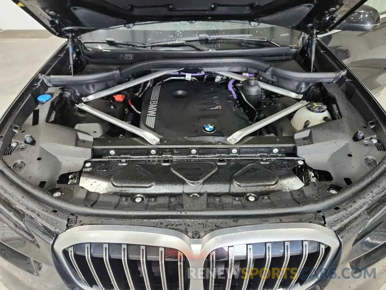 12 Photograph of a damaged car 5UX23EM06R9S18619 BMW X7 2024