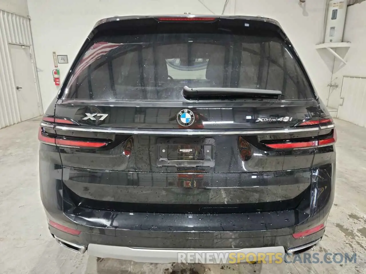 6 Photograph of a damaged car 5UX23EM06R9S18619 BMW X7 2024