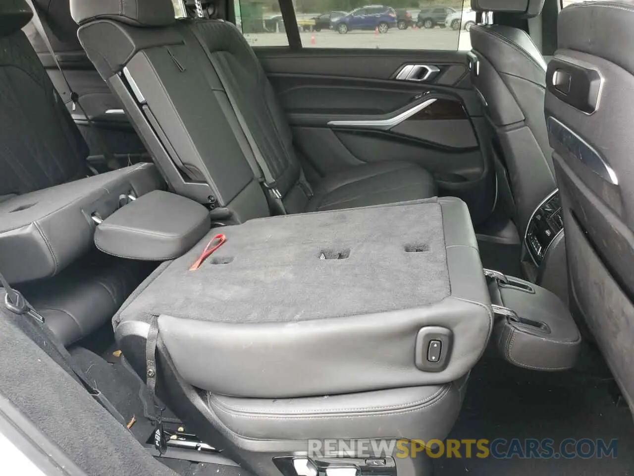 11 Photograph of a damaged car 5UX23EM06R9S67707 BMW X7 2024