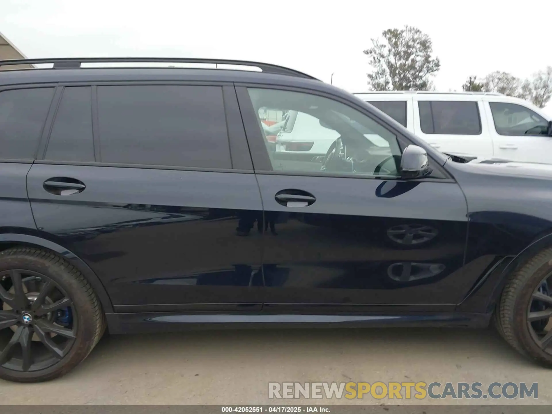 13 Photograph of a damaged car 5UX23EM06R9T77110 BMW X7 2024