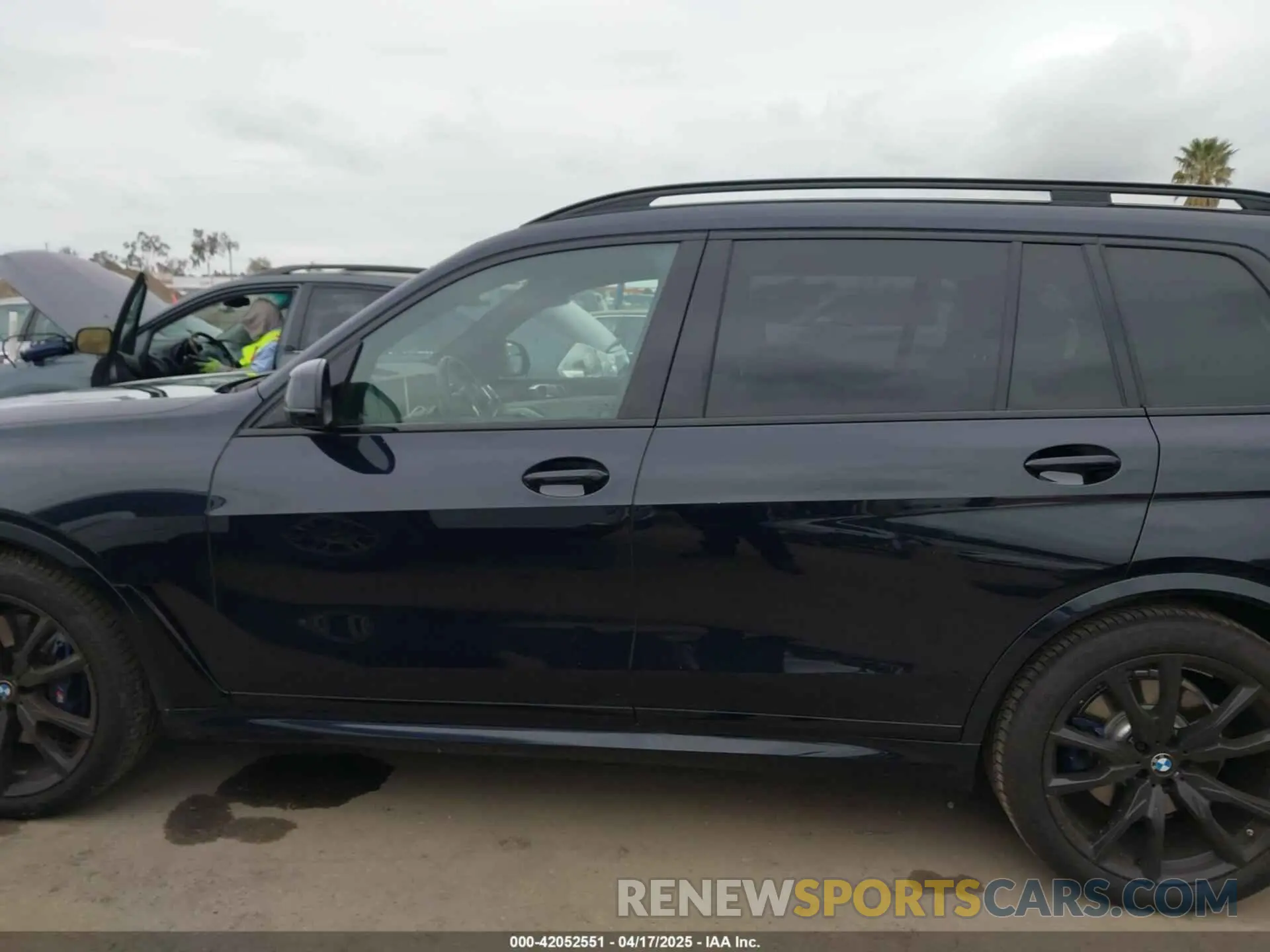14 Photograph of a damaged car 5UX23EM06R9T77110 BMW X7 2024