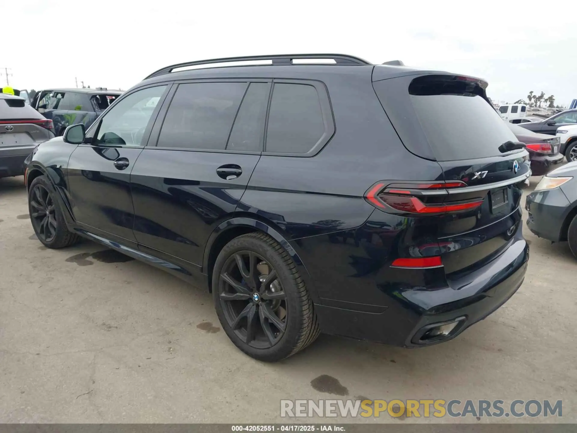 3 Photograph of a damaged car 5UX23EM06R9T77110 BMW X7 2024