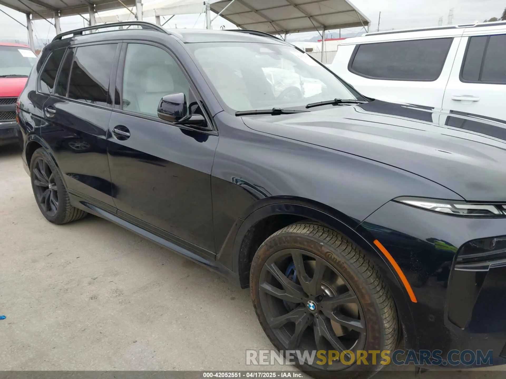 6 Photograph of a damaged car 5UX23EM06R9T77110 BMW X7 2024