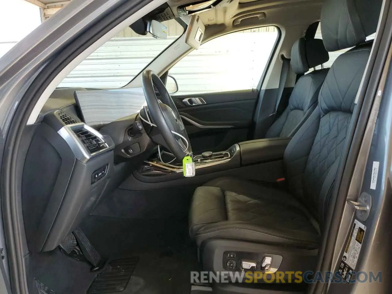 7 Photograph of a damaged car 5UX23EM06R9V10318 BMW X7 2024