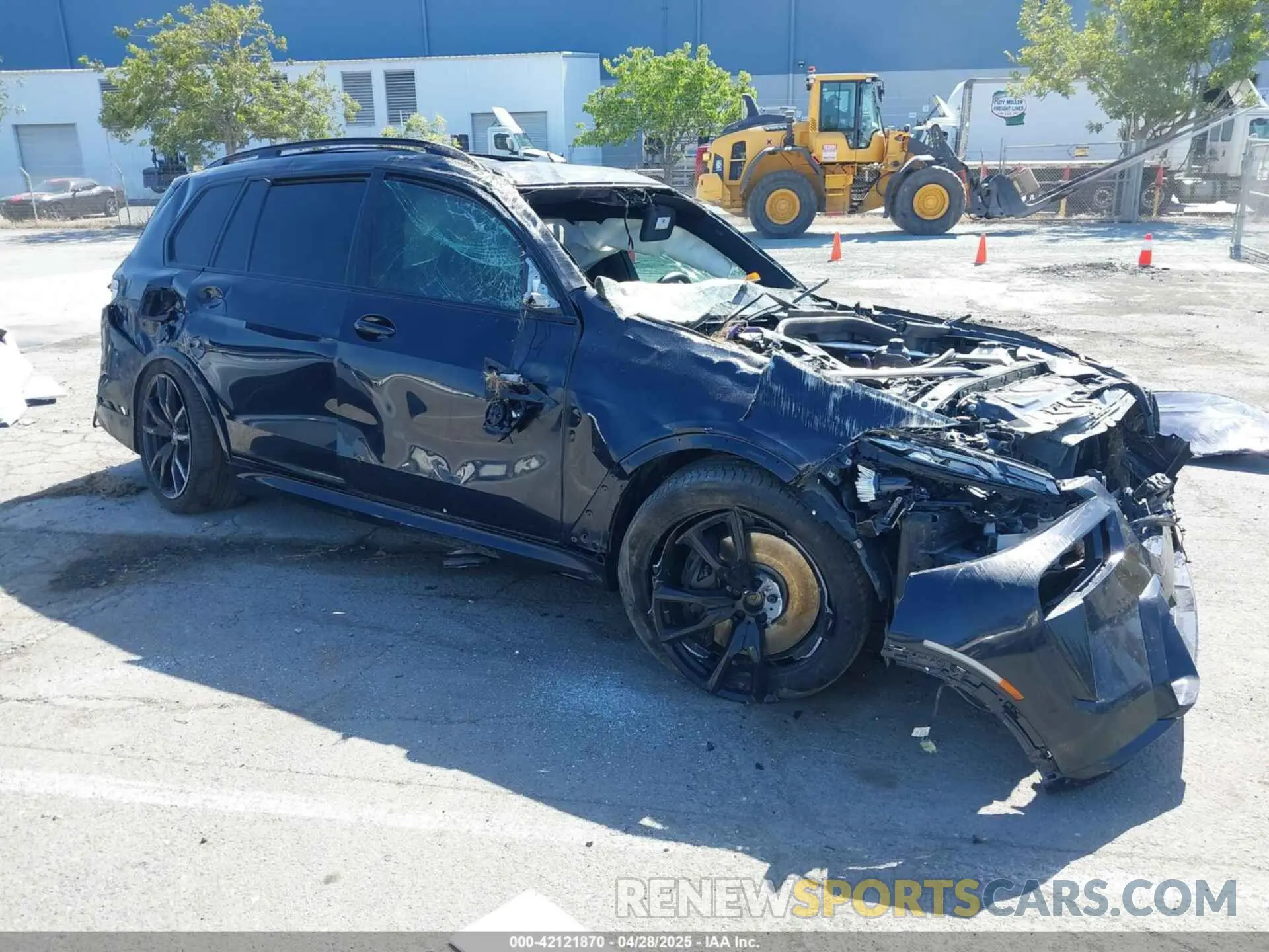 1 Photograph of a damaged car 5UX23EM06R9V71023 BMW X7 2024
