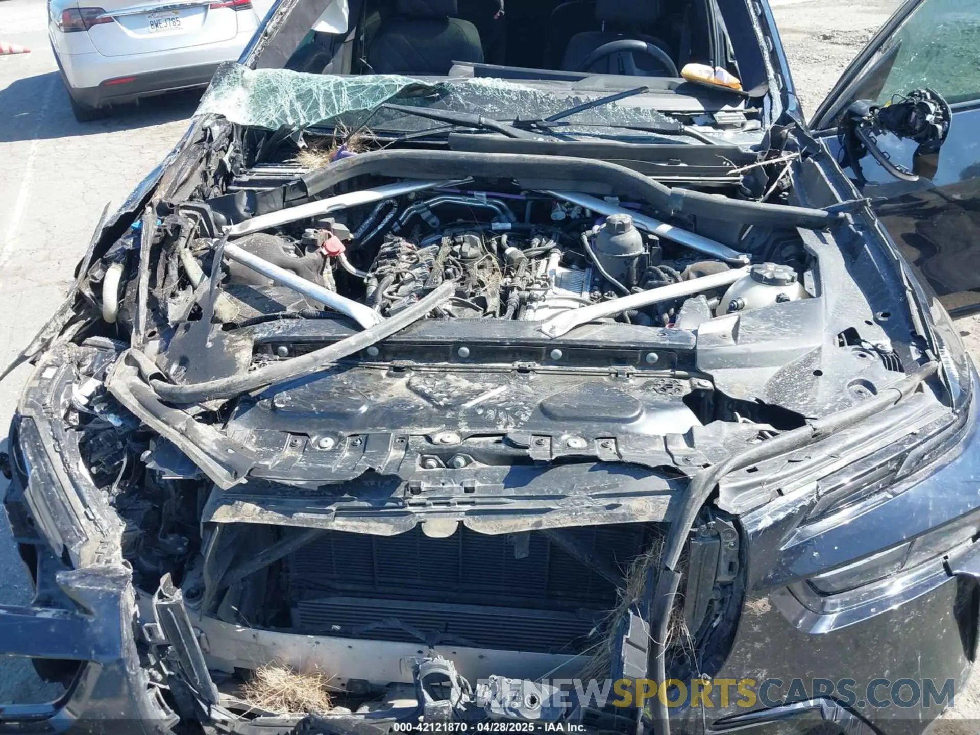10 Photograph of a damaged car 5UX23EM06R9V71023 BMW X7 2024