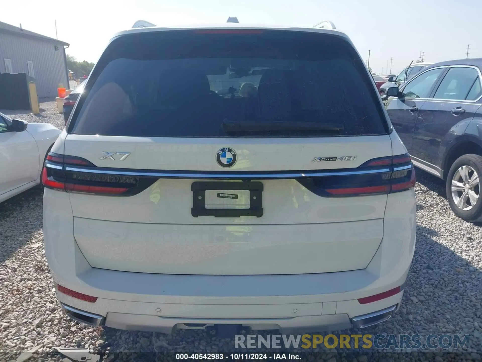 16 Photograph of a damaged car 5UX23EM07R9S41438 BMW X7 2024