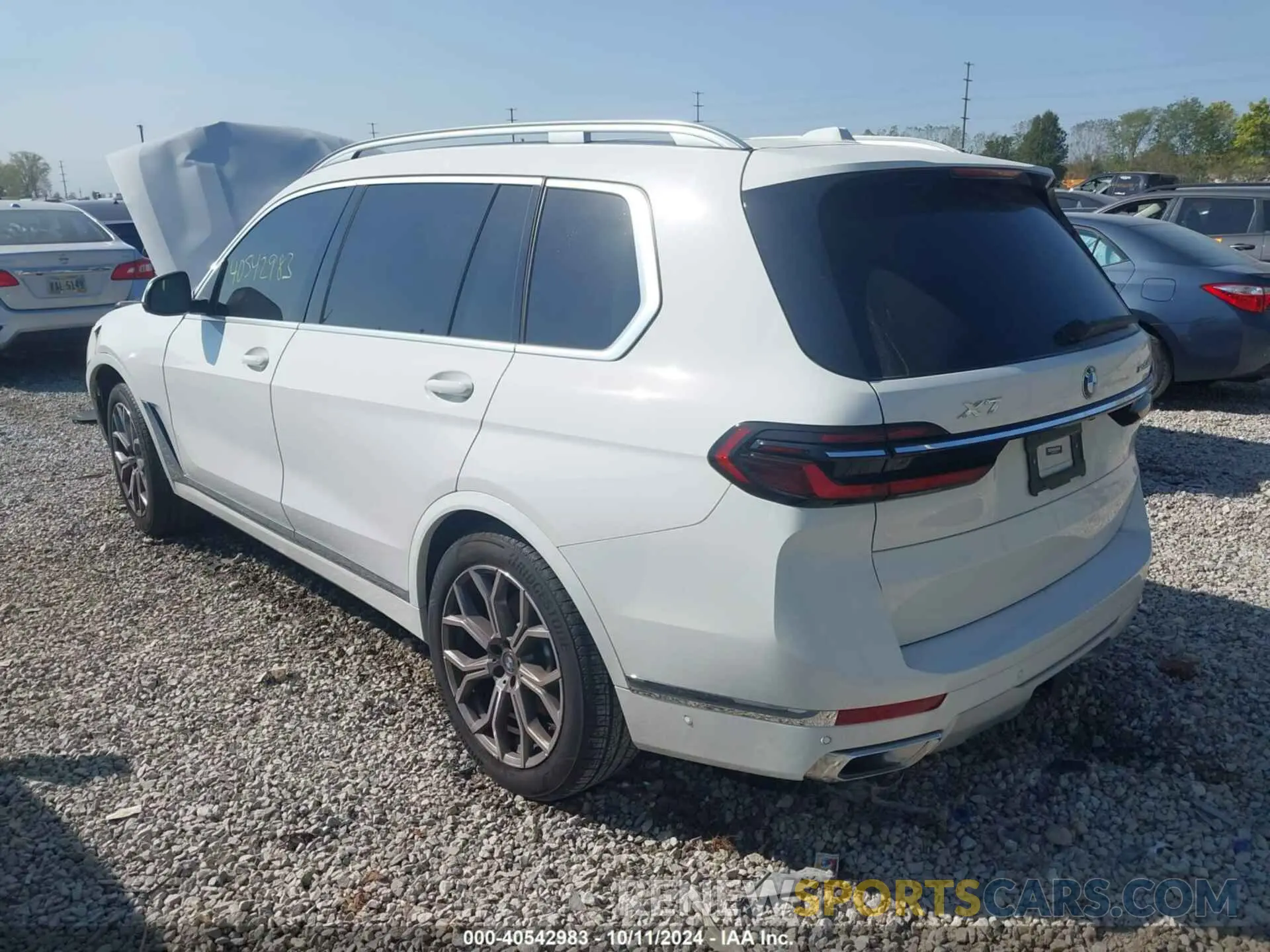 3 Photograph of a damaged car 5UX23EM07R9S41438 BMW X7 2024