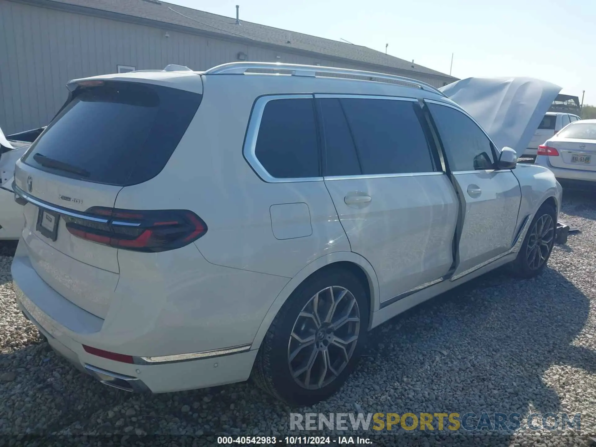 4 Photograph of a damaged car 5UX23EM07R9S41438 BMW X7 2024